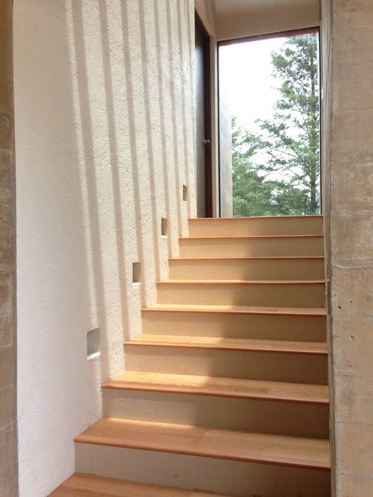 Casa en Valle de Bravo, Revah Arqs Revah Arqs Modern Corridor, Hallway and Staircase