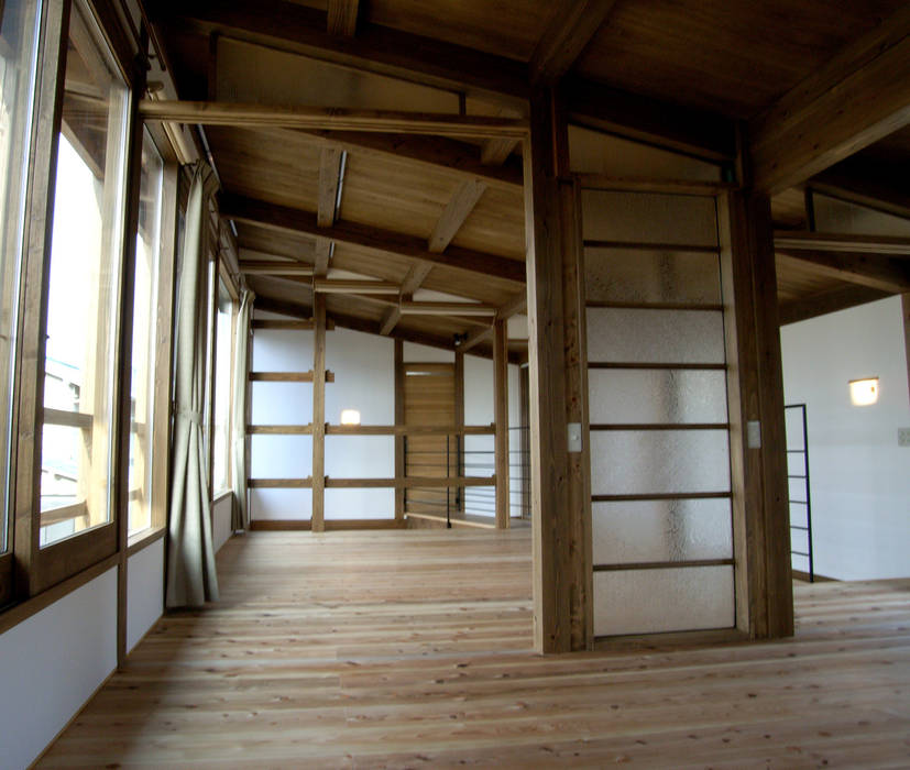 ２階の部屋 Interstudio Architects & Associates Japan ラスティックデザインの 子供部屋