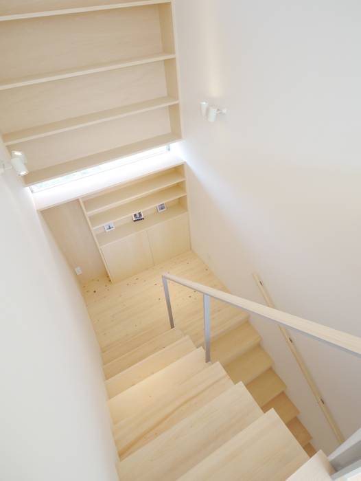 2F Deck house, 開建築設計事務所 開建築設計事務所 Modern corridor, hallway & stairs