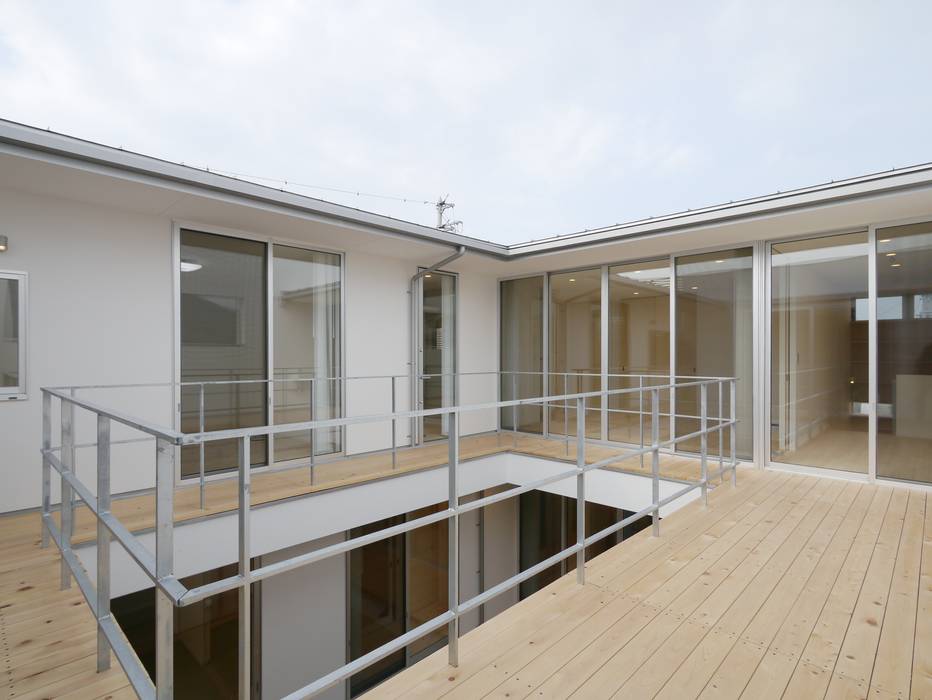 2F Deck house, 開建築設計事務所 開建築設計事務所 Balkon, Beranda & Teras Modern