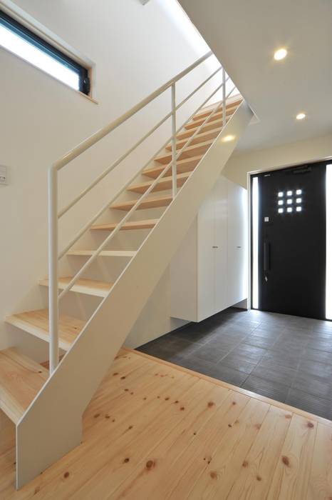 松本の家 , 若山建築設計事務所 若山建築設計事務所 Modern corridor, hallway & stairs