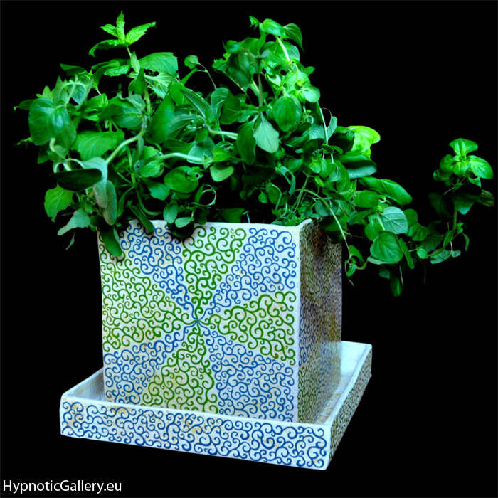 Cube flower pot homify Jardines de estilo mediterráneo Cerámica Plantas y accesorios