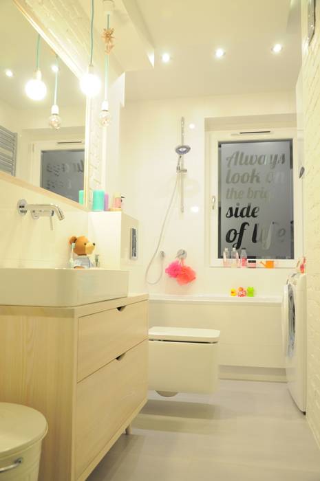 Pastelowa łazienka z przesłaniem ...Always look on the ...kto odgadnie?:), Perfect Home Perfect Home Nowoczesna łazienka