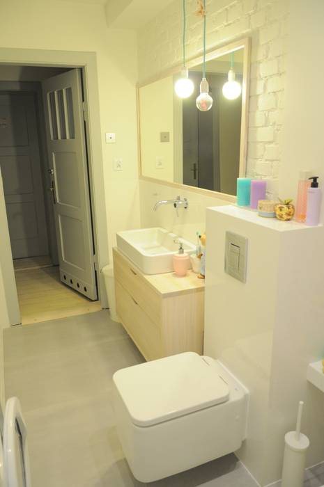 Pastelowa łazienka z przesłaniem ...Always look on the ...kto odgadnie?:), Perfect Home Perfect Home 現代浴室設計點子、靈感&圖片