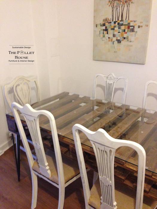 Dining table from salvage pallet homify ラスティックデザインの ダイニング 木 木目調 テーブル