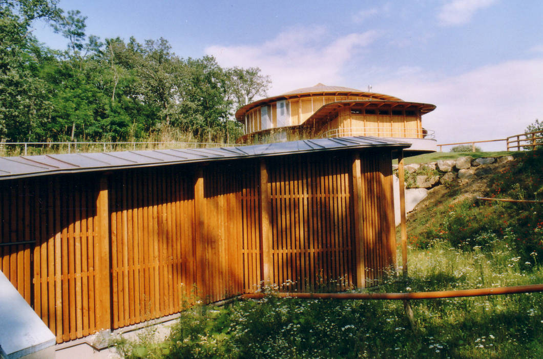 Stollenfassade Aus Larche Asiatische Hauser Von Architektur Und Geomantie Asiatisch Homify
