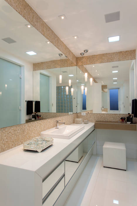 Casa Itu, Designer de Interiores e Paisagista Iara Kílaris Designer de Interiores e Paisagista Iara Kílaris Modern style bathrooms