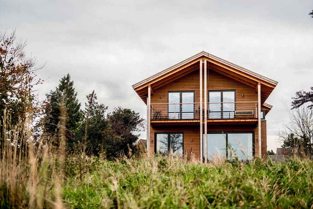 Modernes Landhaus in Holzbauweise, architektur. malsch - Planungsbüro für Neubau, Sanierung und Energieberatung architektur. malsch - Planungsbüro für Neubau, Sanierung und Energieberatung Балкон и терраса в стиле модерн