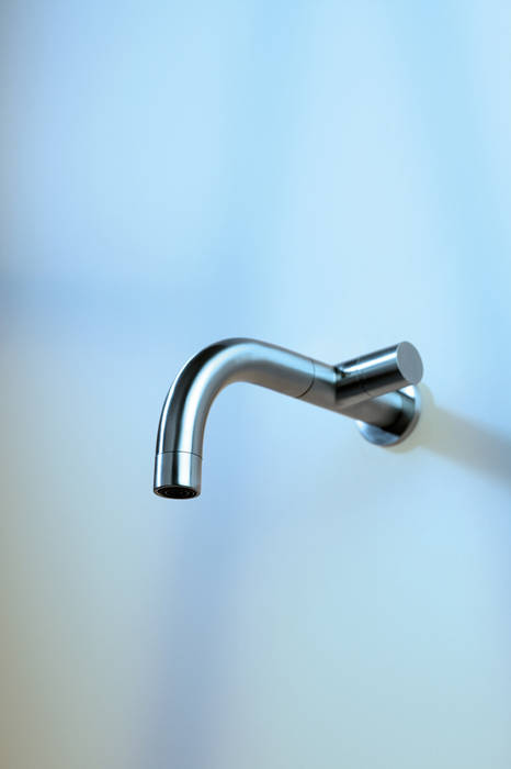 Single button wall mixing tap for basin homify Ванная комната в стиле модерн