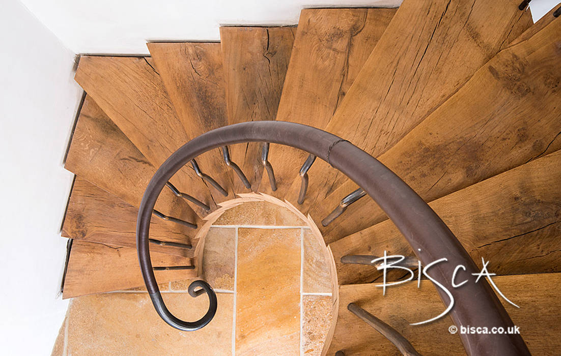 Rustic Staircase by Bisca Bisca Staircases ريفي، أسلوب، الرواق، رواق، &، درج