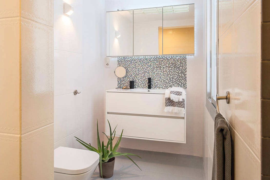 Baño blanco Markham Stagers Baños de estilo minimalista