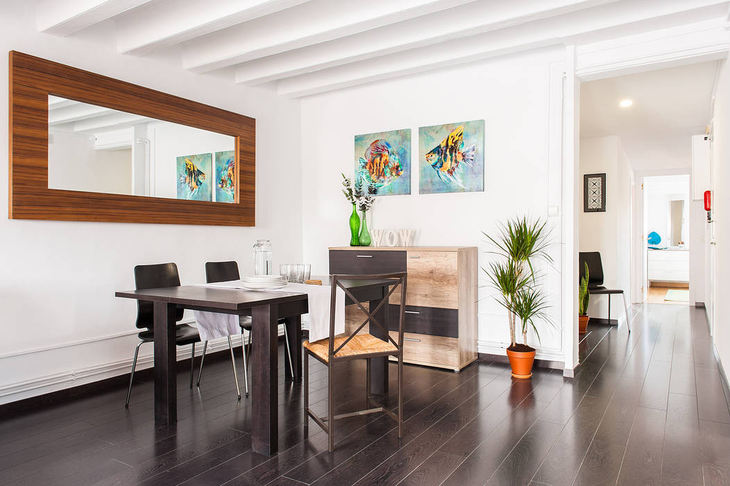 Home Staging para Alquilar una Vivienda en Barcelona, Markham Stagers Markham Stagers غرفة السفرة