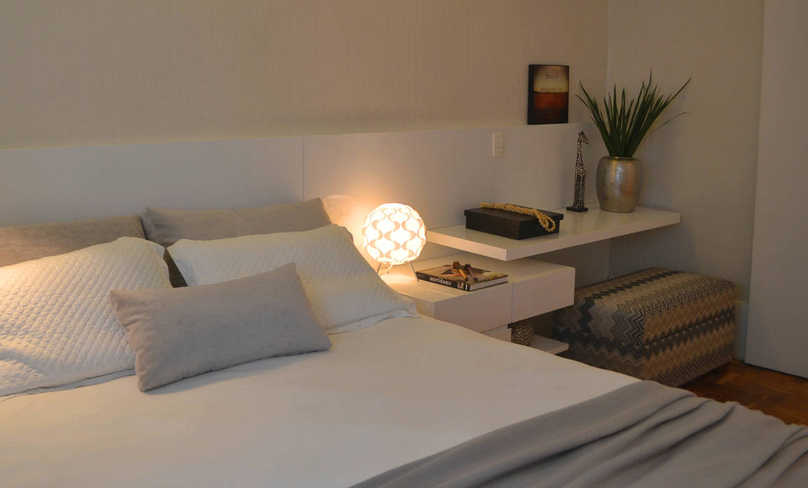 Apartamento para um jovem casal em tons de cinza, Helô Marques Associados Helô Marques Associados Minimalist bedroom