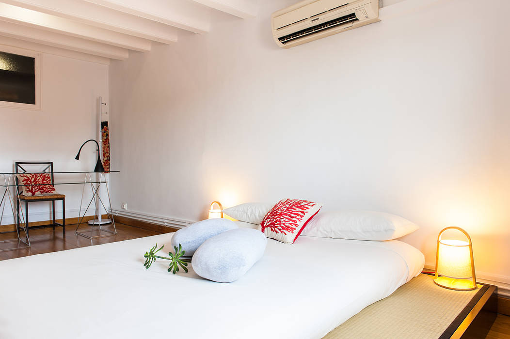 Home Staging para Alquilar una Vivienda en Barcelona, Markham Stagers Markham Stagers Спальня в азиатском стиле