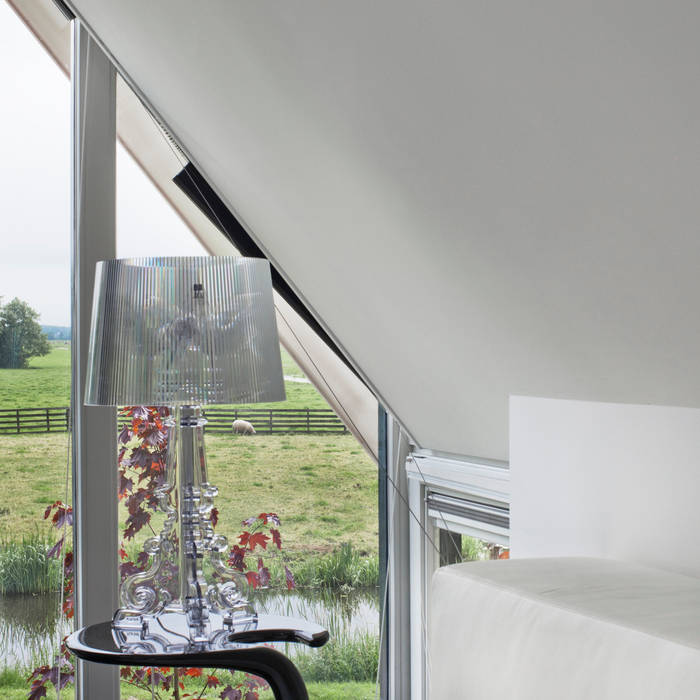 Omgeving & functionaliteit verbonden in een verbazingwekkende villa in Vinkeveen, MEF Architect MEF Architect Modern Bedroom