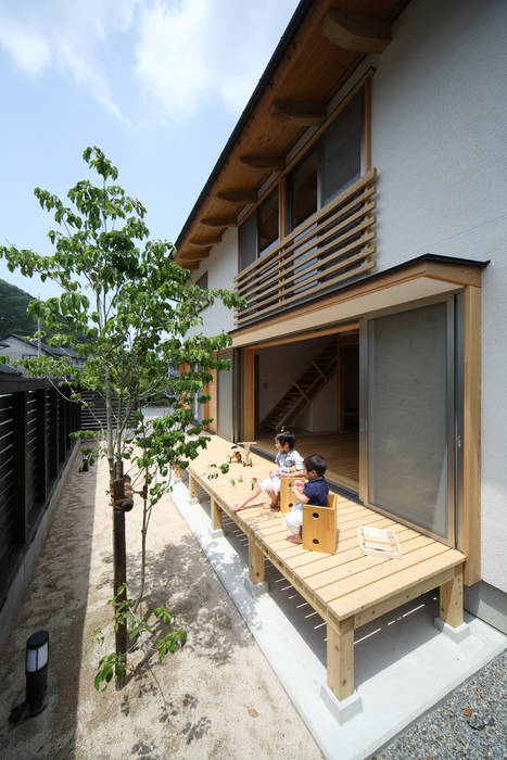 楽しい家, 芦田成人建築設計事務所 芦田成人建築設計事務所 Balcone, Veranda & Terrazza in stile eclettico