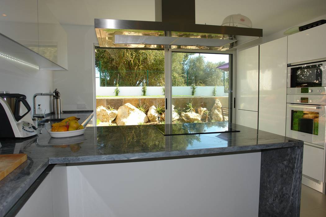 Renovação moradia em Birre III | Cascais, shfa shfa 現代廚房設計點子、靈感&圖片