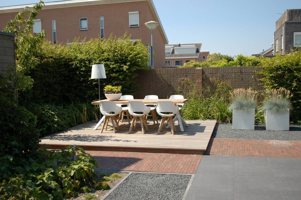 Moderne tuin in Nieuw-Vennep, Biesot Biesot Modern Garden Furniture