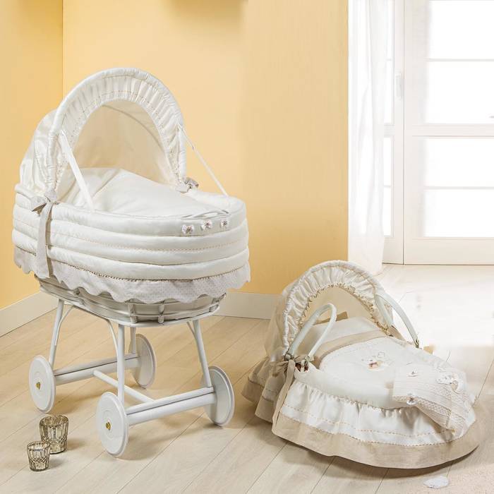 'Muffin' baby crib with hood by Picci homify Quartos de criança modernos Madeira Acabamento em madeira Camas e berços