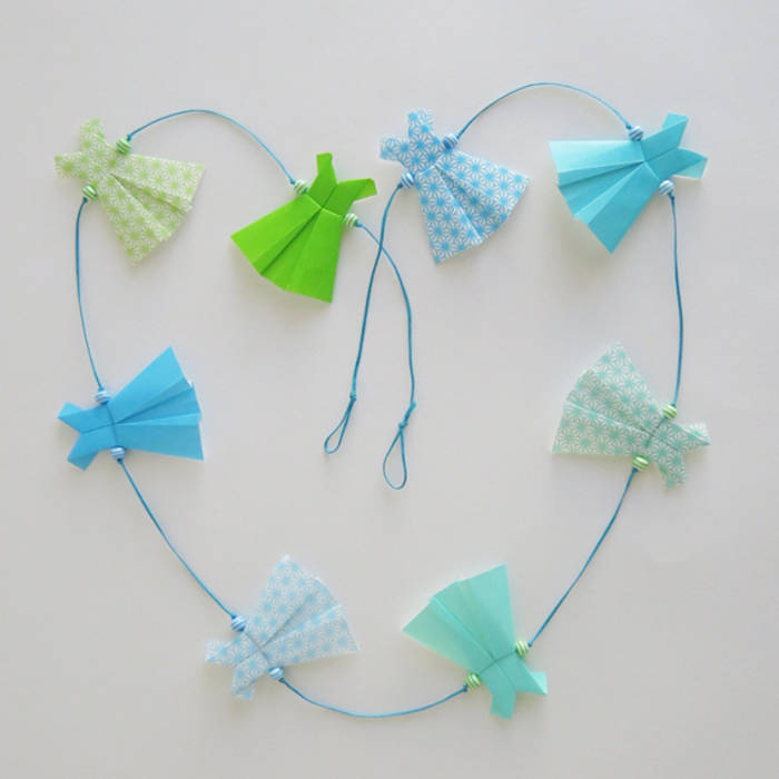 Guirlandes et mobiles en origami, toubaboo toubaboo Stanza dei bambini eclettica Accessori & Decorazioni