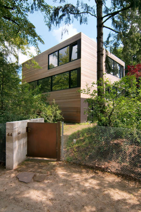 Holzhaus "Wohnhaus Tsingas" - Niedrigenergiehaus, Helm Westhaus Architekten Helm Westhaus Architekten Casas minimalistas