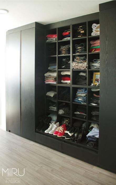 스튜디오와 주거공간의 만남, 미루디자인 미루디자인 Modern dressing room Storage