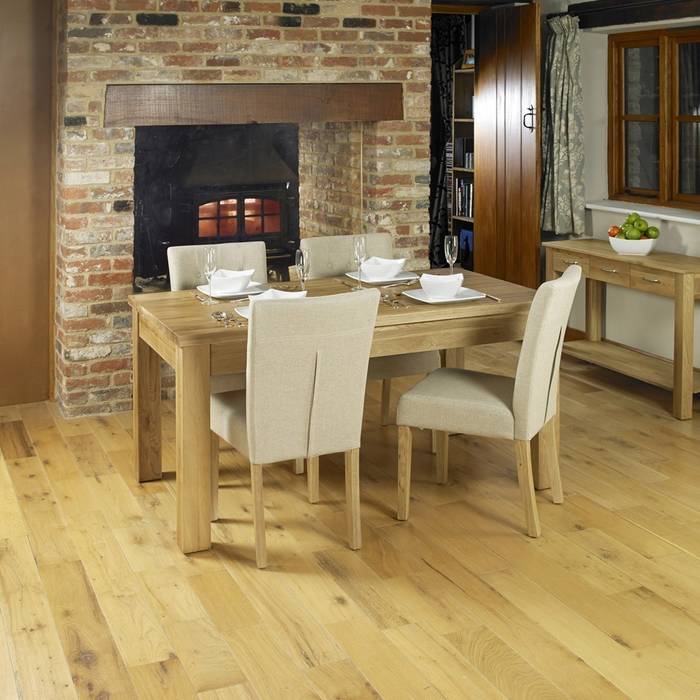 Bonsoni Extending Oak Dining Table (Seats 4-8. Chairs not included) homify Comedores coloniales Sillas y banquetas