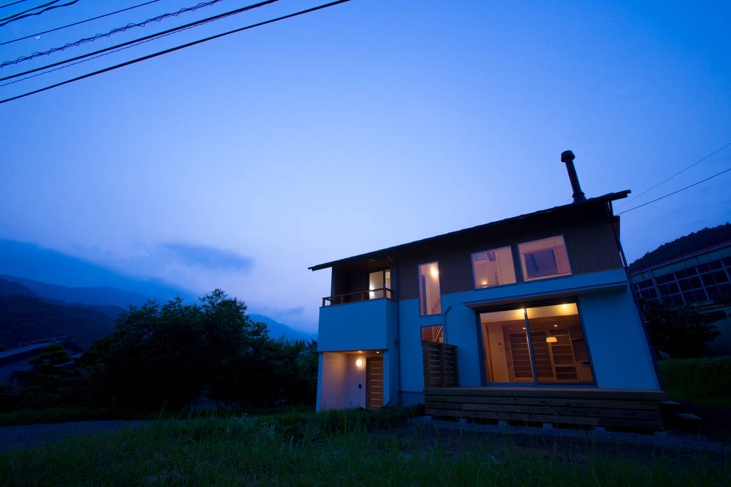 house in Ishikawauchi, とやま建築デザイン室 とやま建築デザイン室 モダンな 家