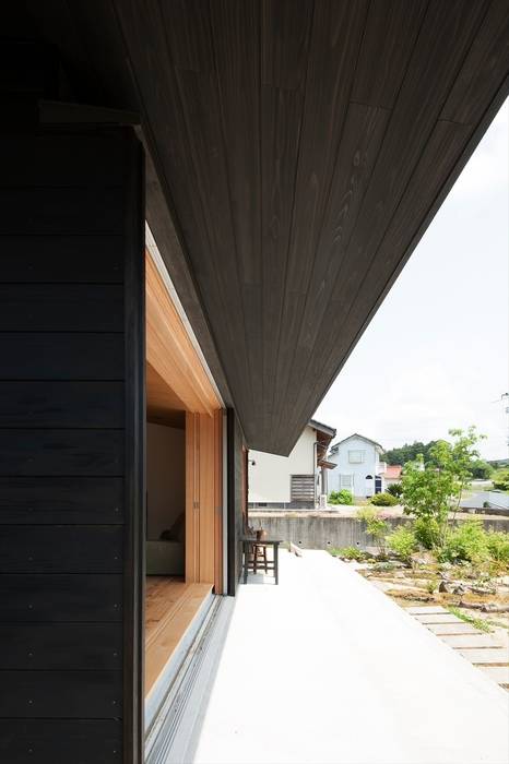 大田の家, 宇佐美建築設計室 宇佐美建築設計室 Classic style balcony, porch & terrace