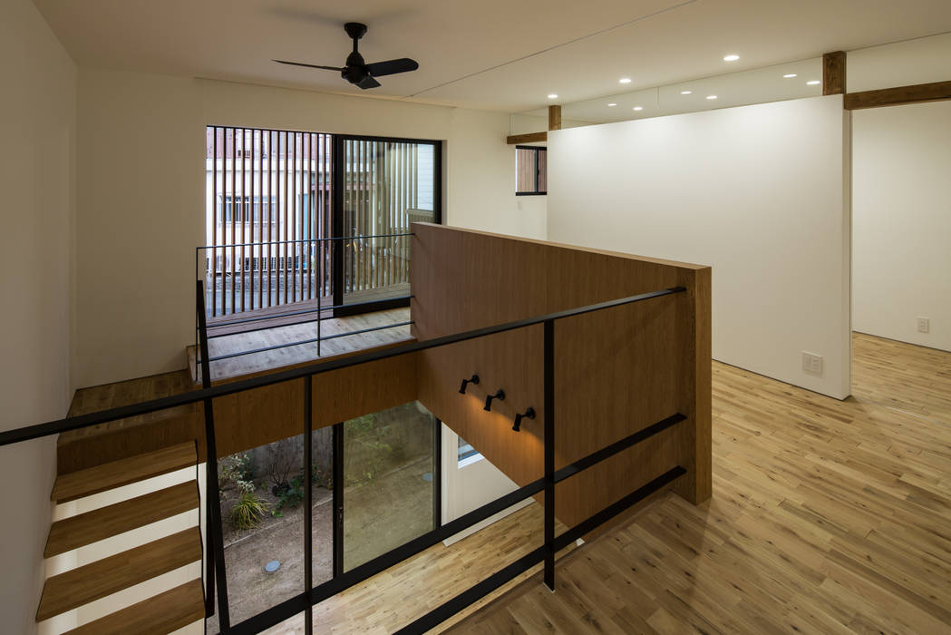 House of Yabugaoka, flame-planningoffice / 一級建築士事務所フレイム flame-planningoffice / 一級建築士事務所フレイム Salas multimédia modernas