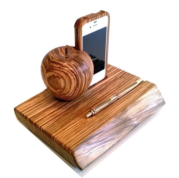 Dockingstation Holz Fur Apple Iphone 4 4s Ladestation Aus Zebrano Wood Inkl Case Von Holz Und Licht Ausgefallen Homify