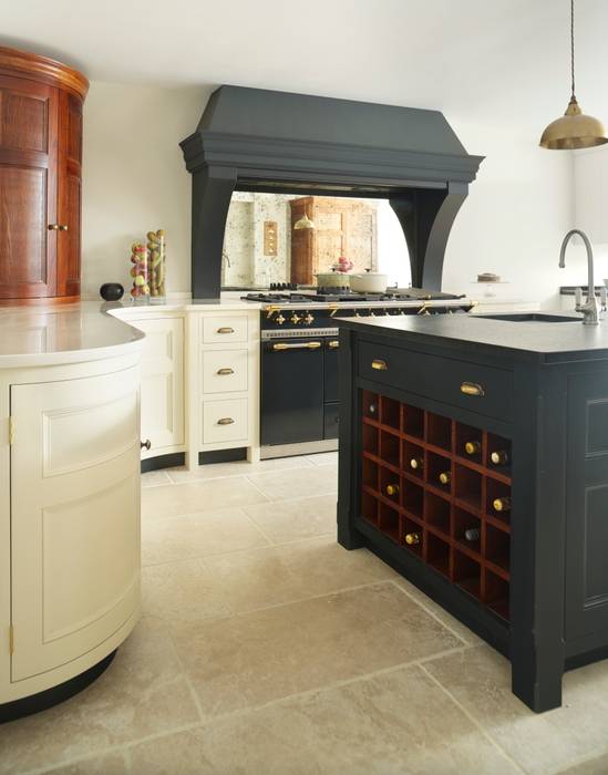 Felsted | Bespoke Navy and Off-White Classic Contemporary Kitchen Humphrey Munson Kitchen