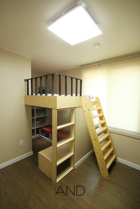 공간 활용도를 높인 모던인테리어 , 앤드컴퍼니 앤드컴퍼니 Dormitorios infantiles modernos: