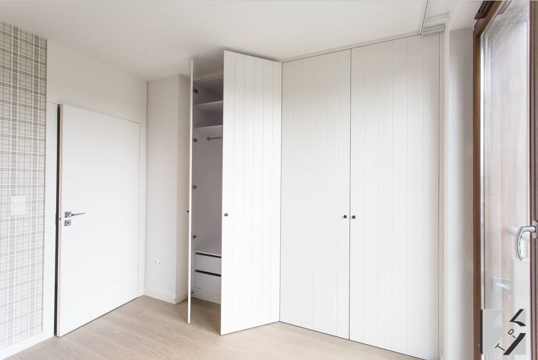 Meble na wymiar do apartamentu na warszawskiej Ochocie, 3TOP 3TOP Modern style dressing rooms Storage