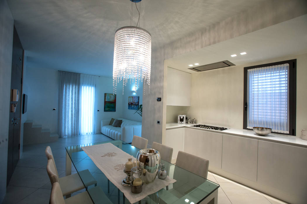 Appartamento al mare, QUADRASTUDIO QUADRASTUDIO Moderne Esszimmer