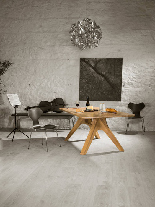 Veizla table: Heart of the design, Pemara Design Pemara Design Scandinavian style dining room Tables