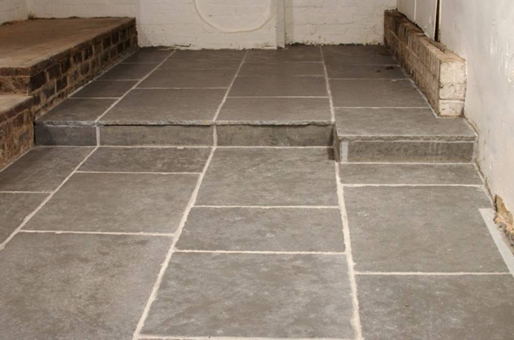 Worn Grey Limestone Floors of Stone Ltd Tường & sàn phong cách mộc mạc