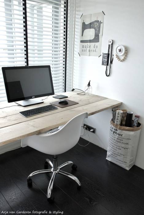 Scandinavian wodden desk 99chairs Ruang Komersial Office spaces & stores