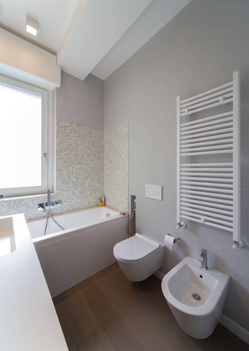 Radiant White, ristrutturami ristrutturami Minimalist style bathroom