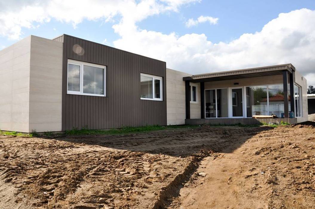 Exterior de una Casa Cube de 150 metros cuadrados en L homify Casas modernas