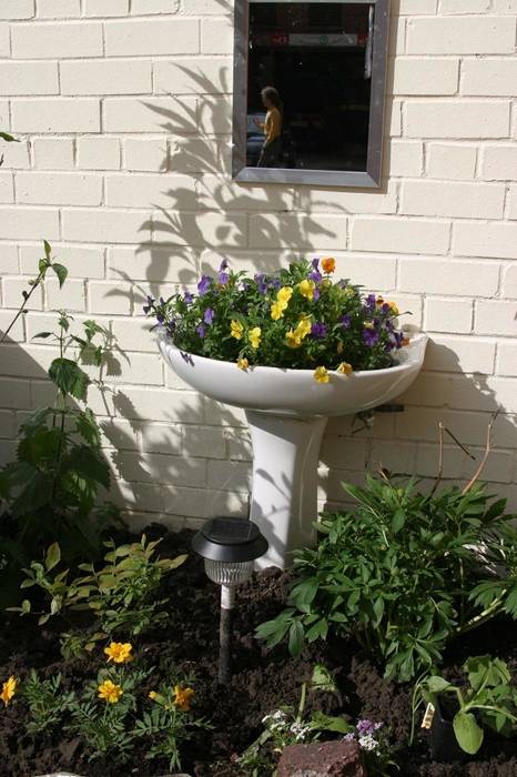 Washbasin planter Donna Walker Design Eklektyczny ogród