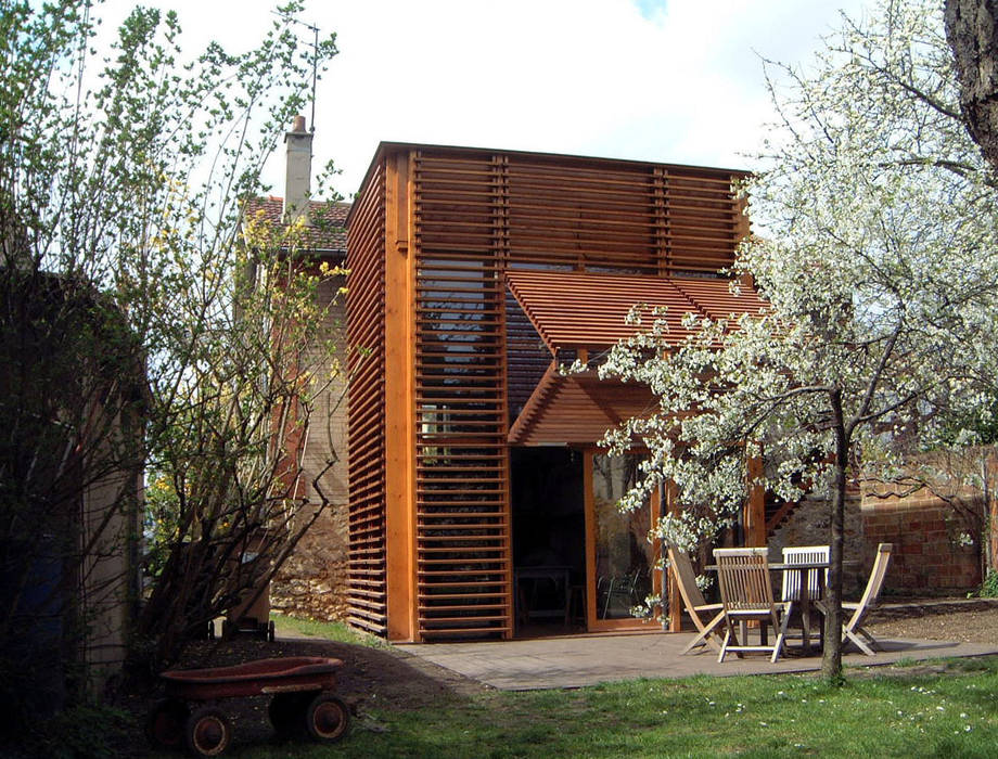 Maison B1, SARL BOURILLET ET ASSOCIES SARL BOURILLET ET ASSOCIES Maisons modernes Plante,Ciel,Imeuble,Nuage,Ombre,Arbre,Bois,Lumière du soleil,Herbe,Zone résidentielle