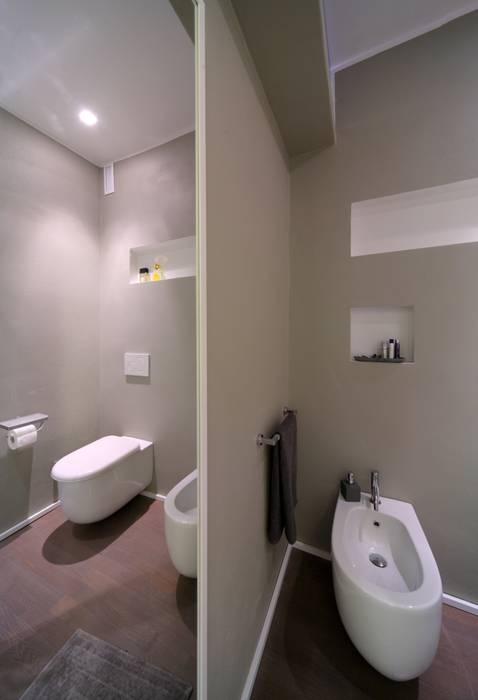 scomparire a Milano, ristrutturami ristrutturami Minimalist style bathroom