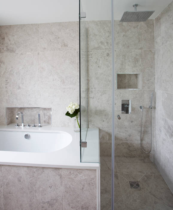 homify Minimalist bathroom Bathtubs & showers