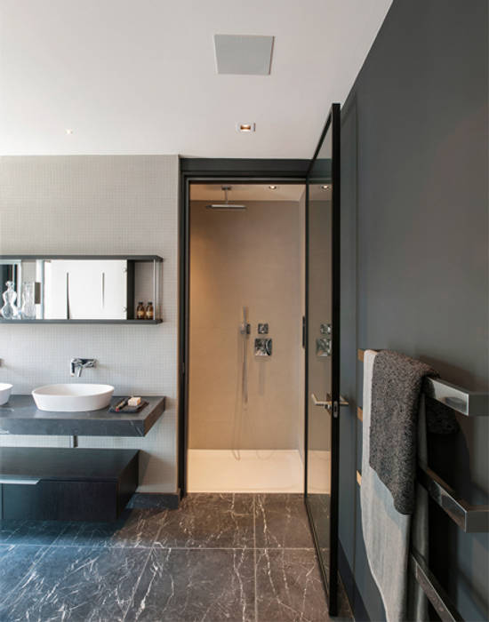 Roman House Penthouse, The Manser Practice Architects + Designers The Manser Practice Architects + Designers Modern bathroom