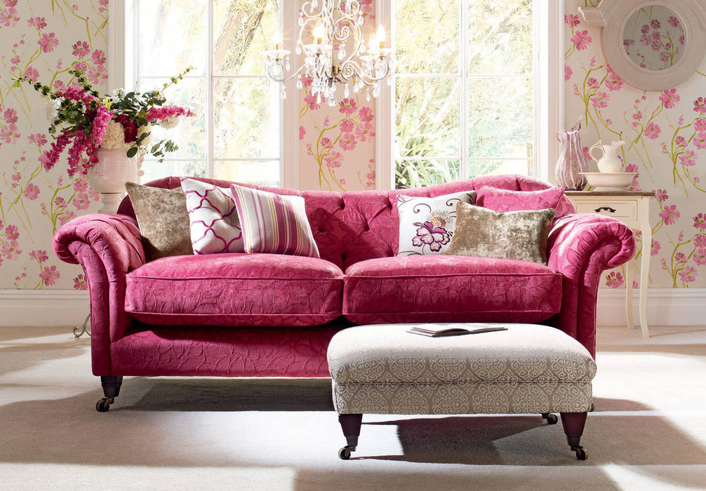 Re-Upholstery, Plumbs Plumbs Classic style living room Sofas & armchairs