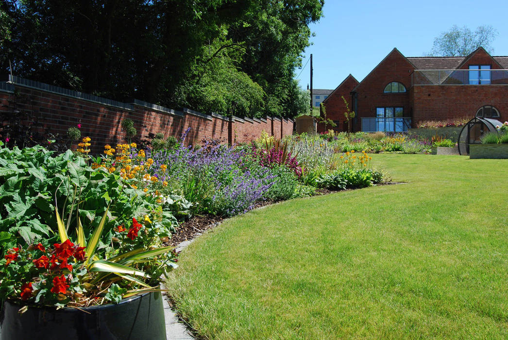 50m herbaceous border Lush Garden Design Jardines de estilo moderno