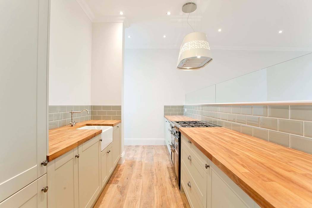 Abney News N16 - Appartment ESB Flooring Cocinas de estilo clásico