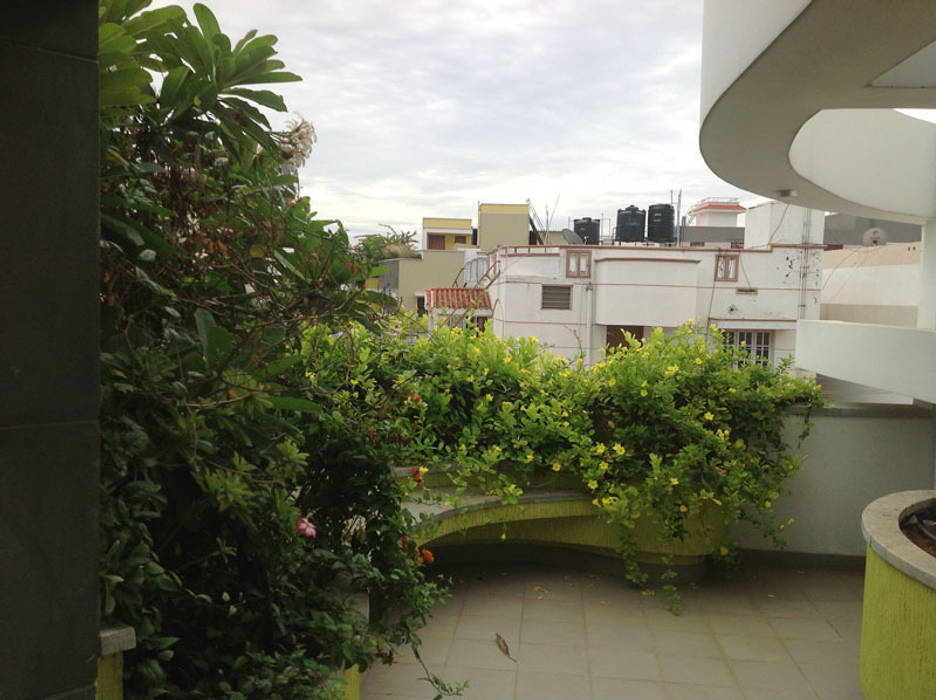 RESIDENCE FOR DR.GOPU & DR.SHANTHI, Muraliarchitects Muraliarchitects Modern balcony, veranda & terrace Plant,Building,Sky,Property,Flower,Window,Cloud,Urban design,Residential area,Condominium