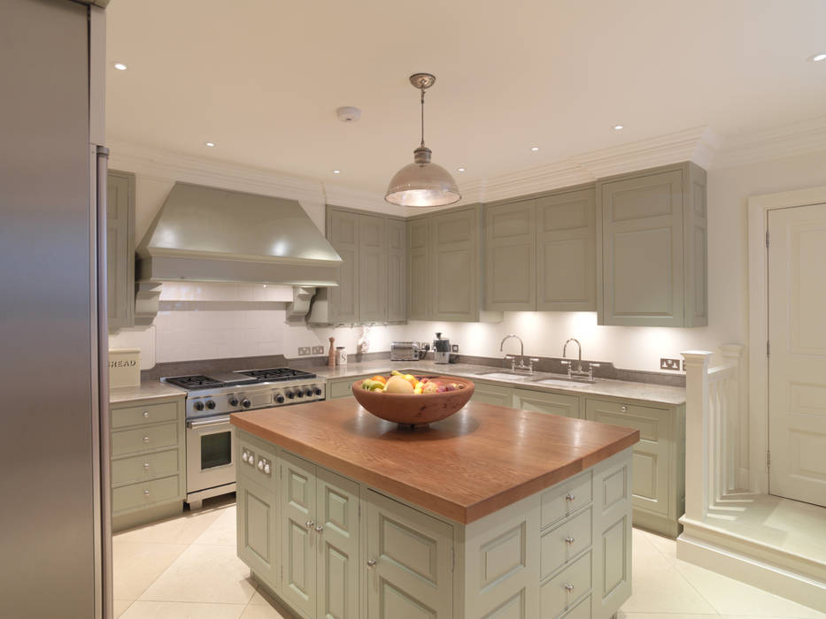 Chelsea Kitchen designed and made by Tim Wood Tim Wood Limited Klasik Mutfak Dolap & Raflar